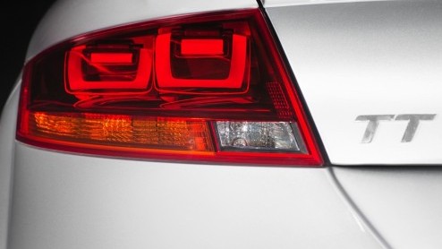 De ontwikkeling van autoverlichting, van halogeen naar xenon en led. Dit jaar doet ook al laserverlichting intrede bij BMW en Audi.