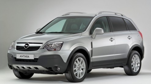 Opel zet Antara-liefhebbers met een eigen bedrijf in het zonnetje. De SUV van het merk is nu ook in grijskenteken uitvoering leverbaar. Deze Opel Antara Van is voorzien van de 2.0 CDTI diesel met hand