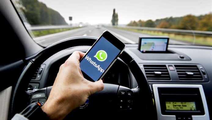 Appen en SMSen wordt als het aan Melanie Schultz van Haegen ligt geheel verboden in de auto. Maar dat was het toch al? Nou, niet geheel. Dit zijn haar plannen.