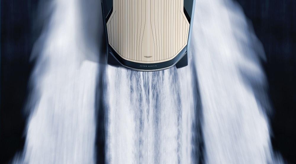De Aston Martin AM37 is een nieuwe speedboat die eind 2015 in productie gaat, in samenwerking met Quintessense Yachts en Mulder Design.
