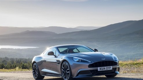 Update voor Aston Martin Vanquish en Rapide S met nieuwe achttrapsautomaat, meer vermogen en styling upgrades.