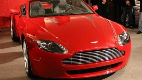 Op internet zijn fotos opgedoken die de Aston Martin V8 Roadster in volle glorie laten zien.