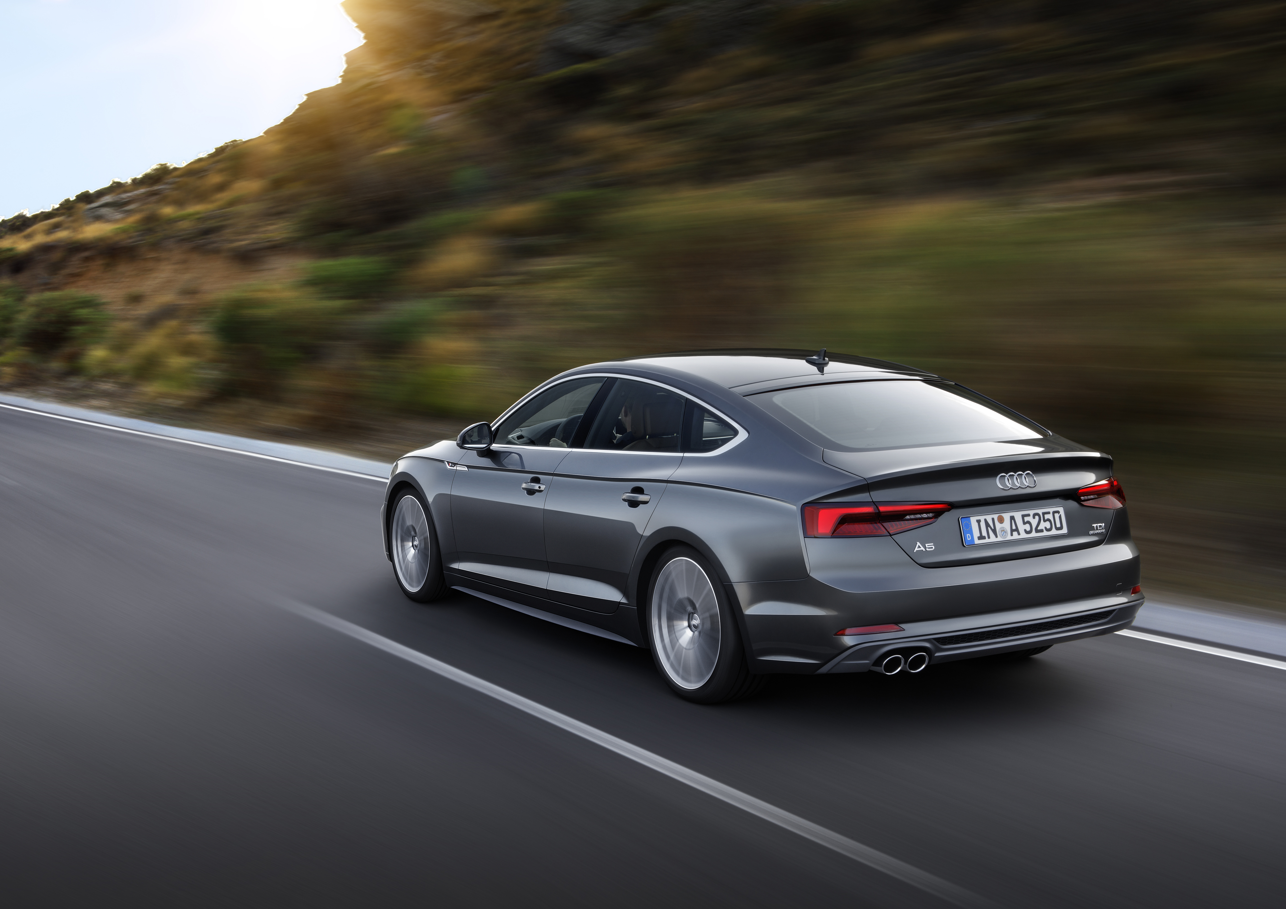 Audi rust de A5 Sportback voor een bescheiden prijs uit als S line edition.