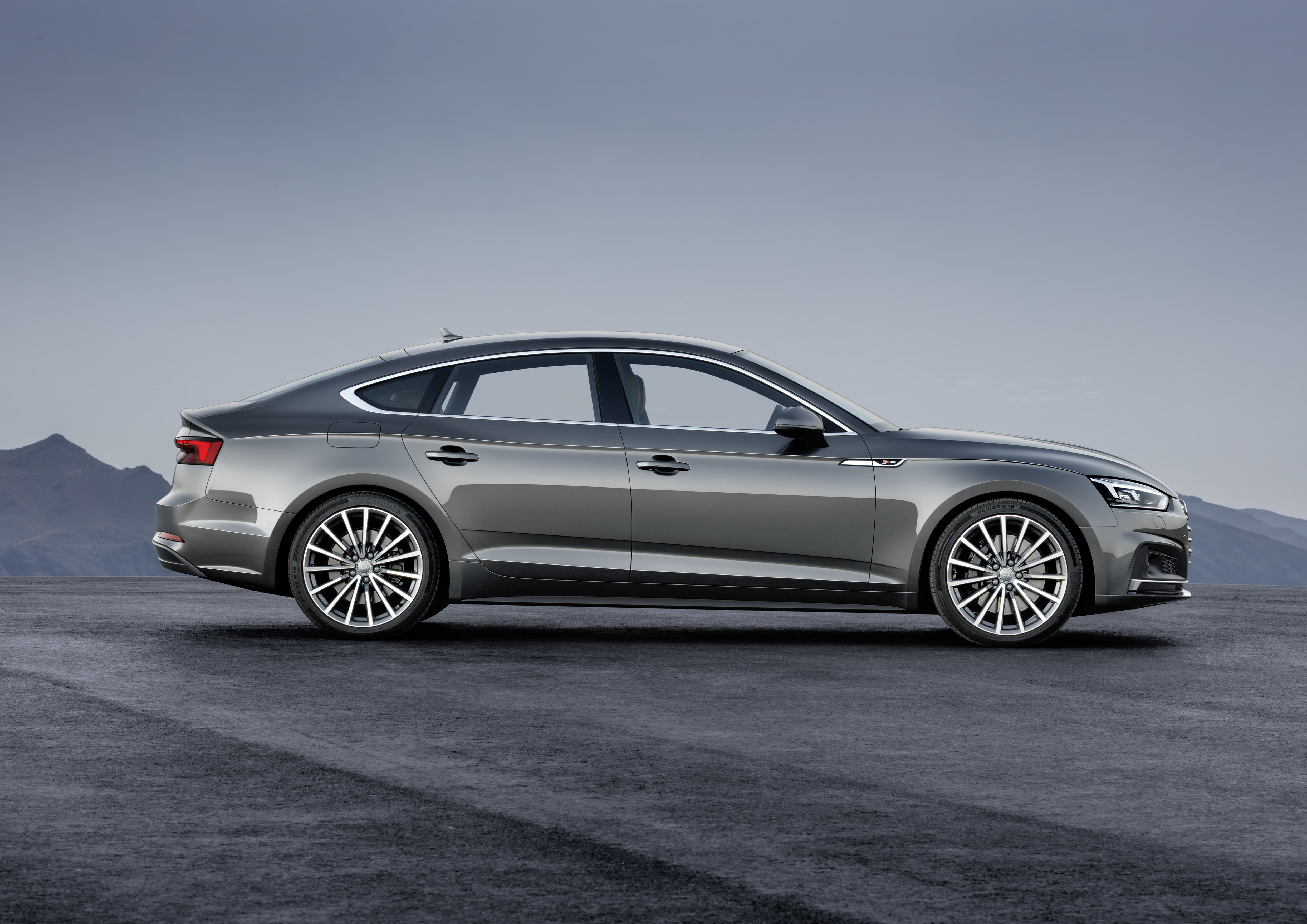 Audi rust de A5 Sportback voor een bescheiden prijs uit als S line edition.