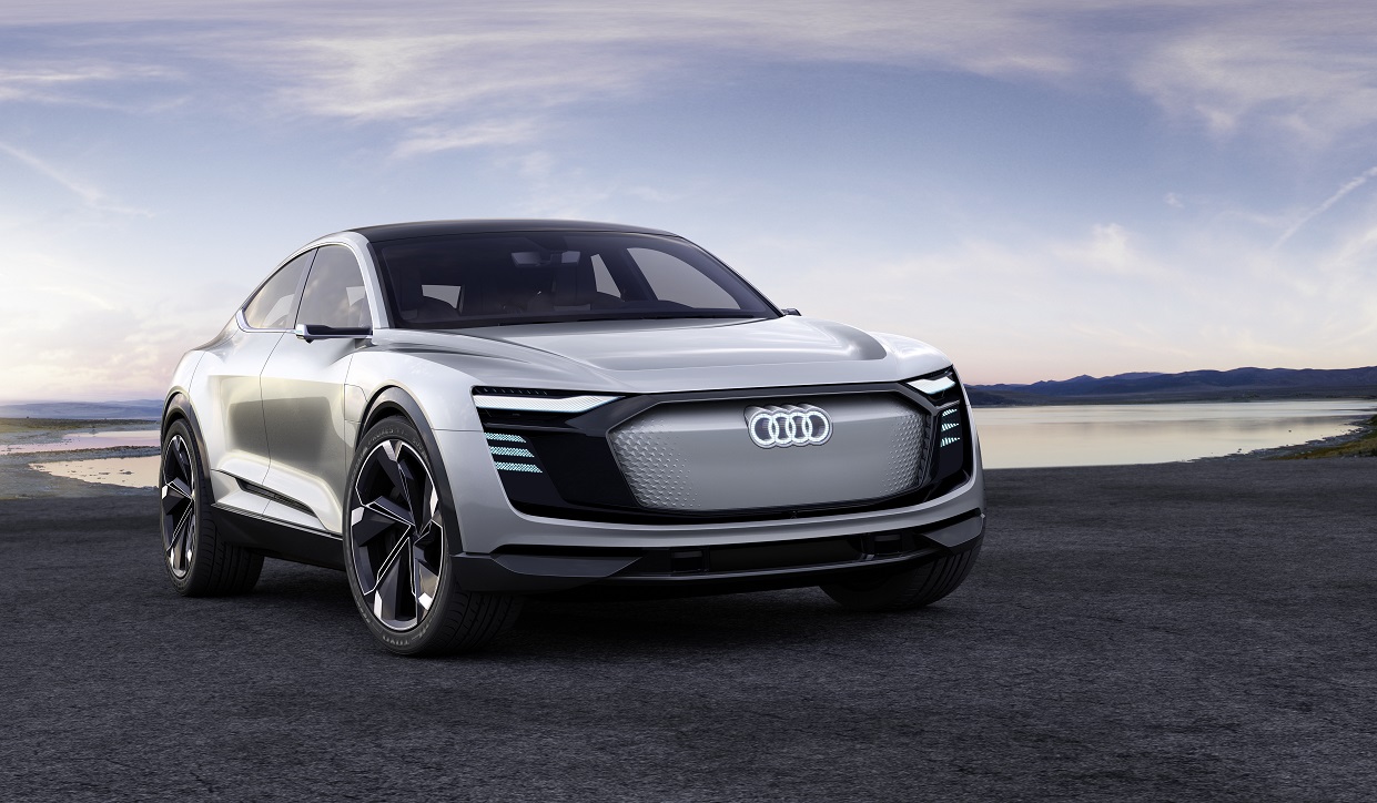 Net als Volkswagen komt ook Audi met een volledig elektrische, vierdeurs coup-SUV. Het merk presenteert de E-Tron Sportback. Zien we hier wellicht een voorbode voor de aanstaande Q4?