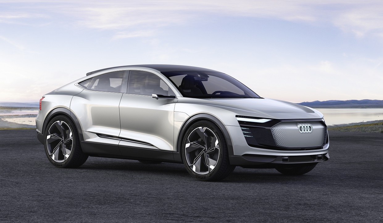Net als Volkswagen komt ook Audi met een volledig elektrische, vierdeurs coup-SUV. Het merk presenteert de E-Tron Sportback. Zien we hier wellicht een voorbode voor de aanstaande Q4?