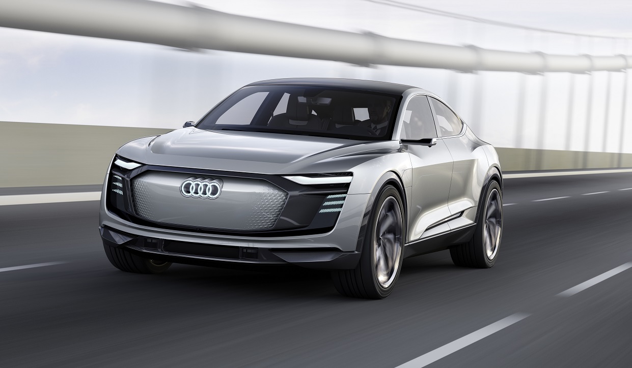 Net als Volkswagen komt ook Audi met een volledig elektrische, vierdeurs coup-SUV. Het merk presenteert de E-Tron Sportback. Zien we hier wellicht een voorbode voor de aanstaande Q4?
