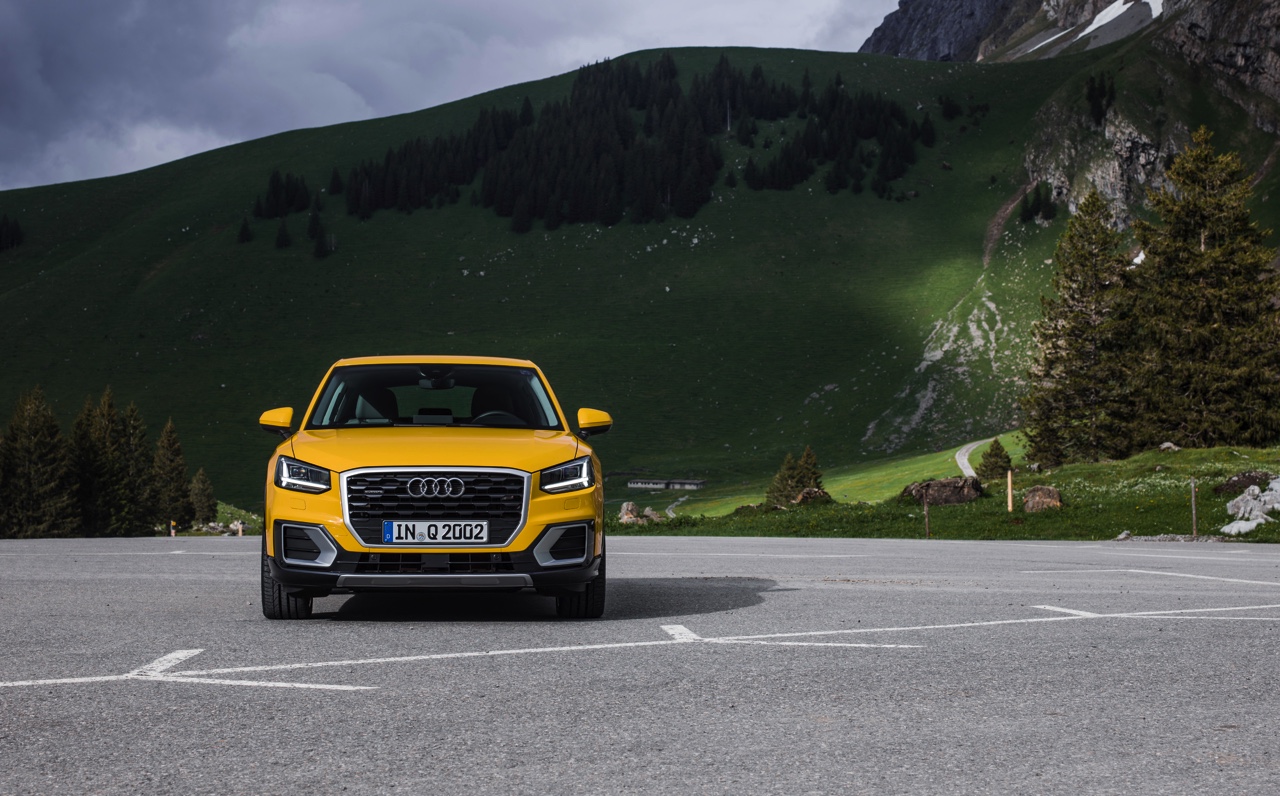 Autotest Audi Q2, een nieuwe compacte SUV met verfrissende design, goede basisuitrusting en fijne motoren. AutoVandaag test de Q2 1.0 TFSI en Q2 2.0 TDI quattro.