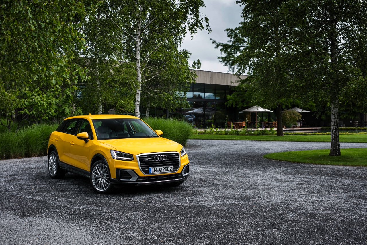 Autotest Audi Q2, een nieuwe compacte SUV met verfrissende design, goede basisuitrusting en fijne motoren. AutoVandaag test de Q2 1.0 TFSI en Q2 2.0 TDI quattro.