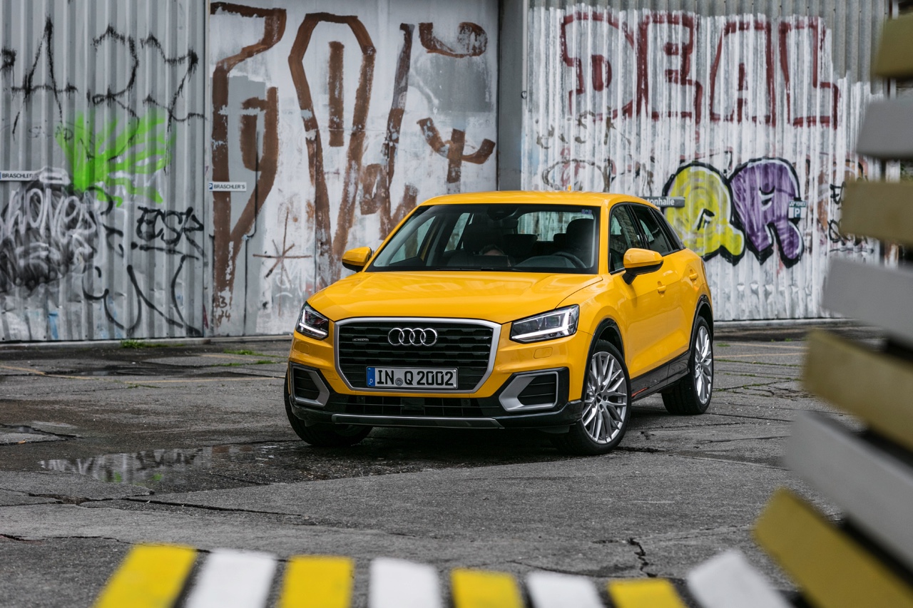 Autotest Audi Q2, een nieuwe compacte SUV met verfrissende design, goede basisuitrusting en fijne motoren. AutoVandaag test de Q2 1.0 TFSI en Q2 2.0 TDI quattro.