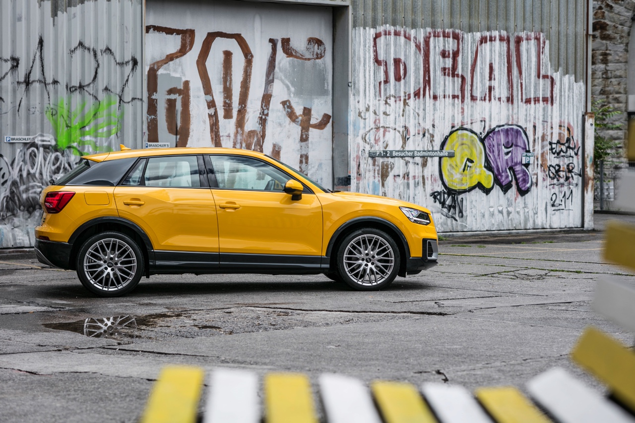 Autotest Audi Q2, een nieuwe compacte SUV met verfrissende design, goede basisuitrusting en fijne motoren. AutoVandaag test de Q2 1.0 TFSI en Q2 2.0 TDI quattro.
