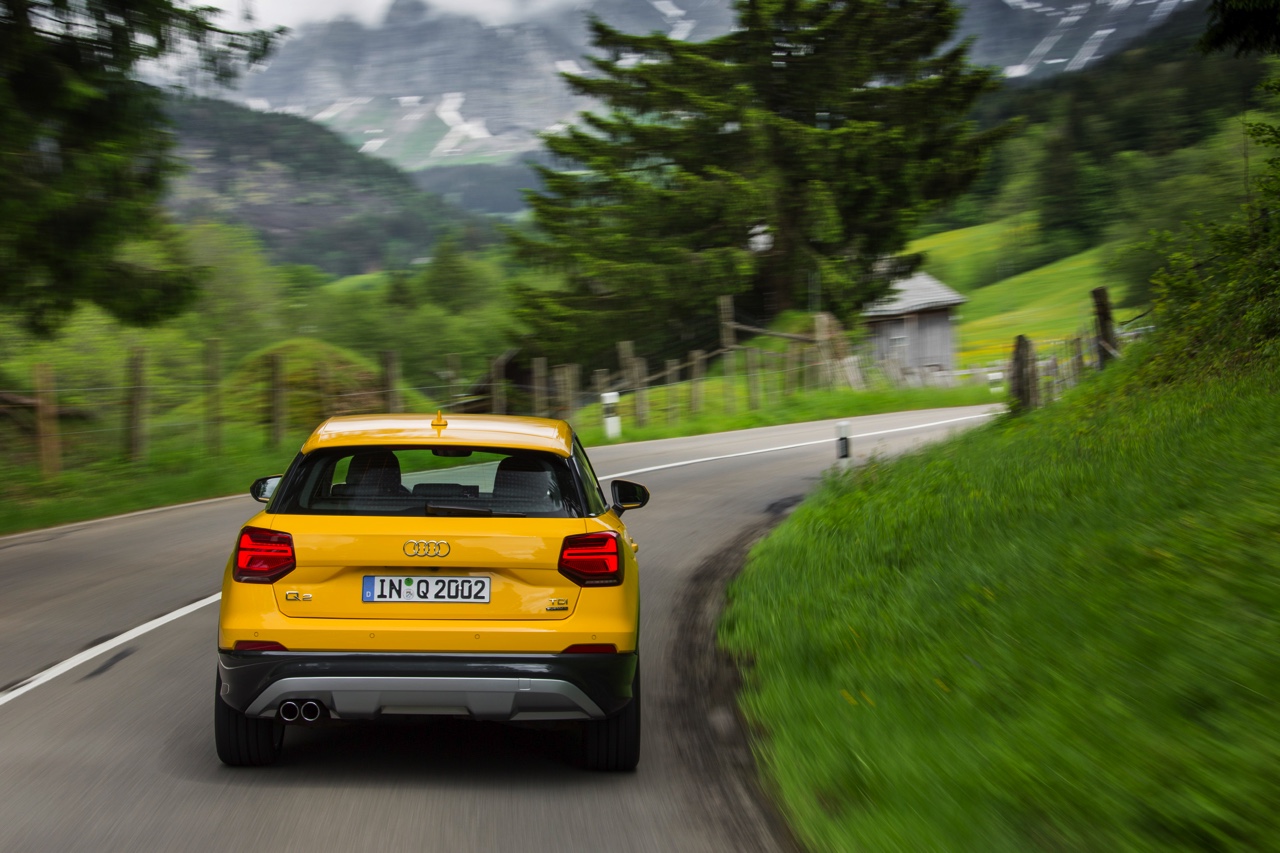 Autotest Audi Q2, een nieuwe compacte SUV met verfrissende design, goede basisuitrusting en fijne motoren. AutoVandaag test de Q2 1.0 TFSI en Q2 2.0 TDI quattro.