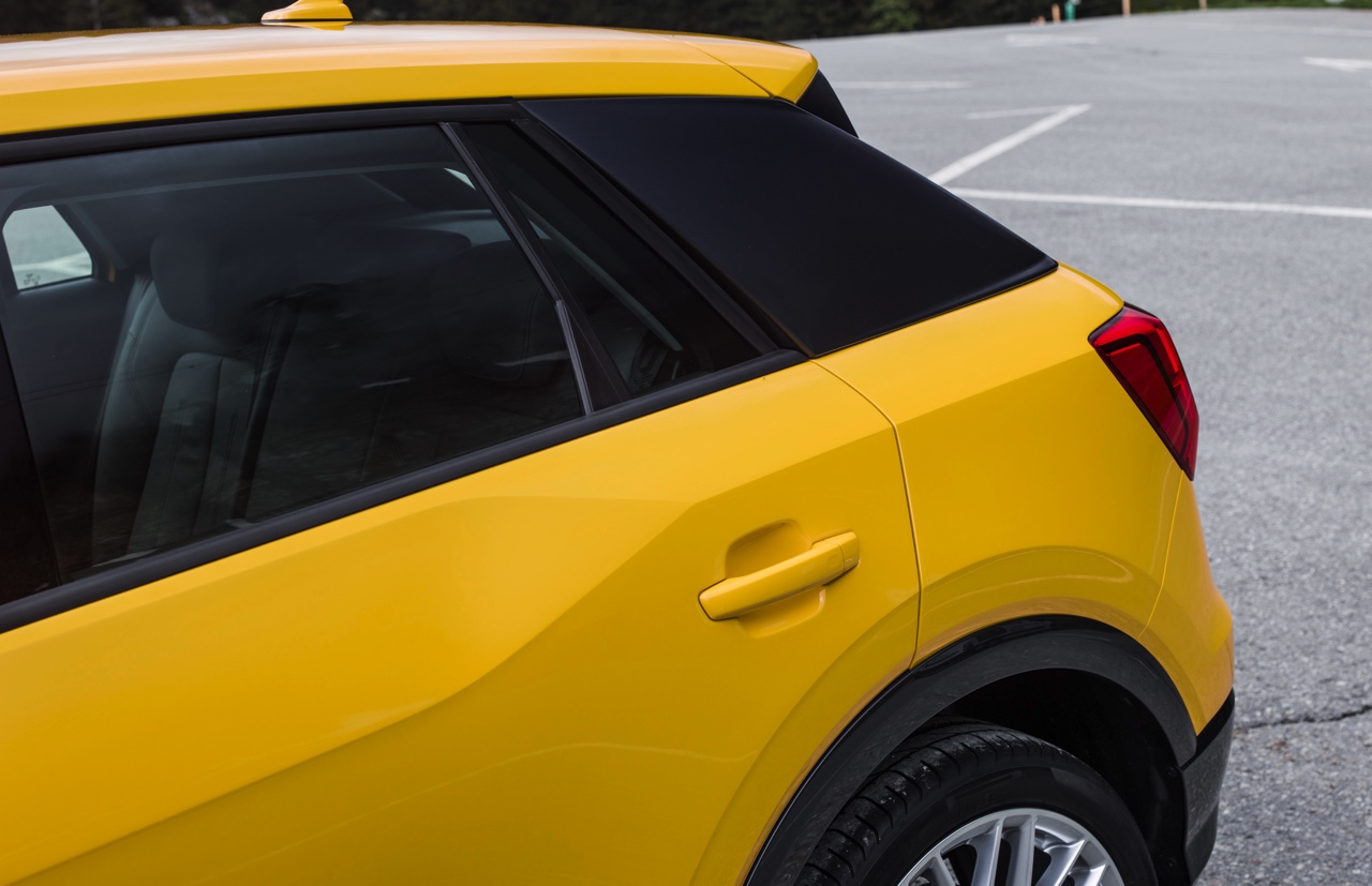 Autotest Audi Q2, een nieuwe compacte SUV met verfrissende design, goede basisuitrusting en fijne motoren. AutoVandaag test de Q2 1.0 TFSI en Q2 2.0 TDI quattro.