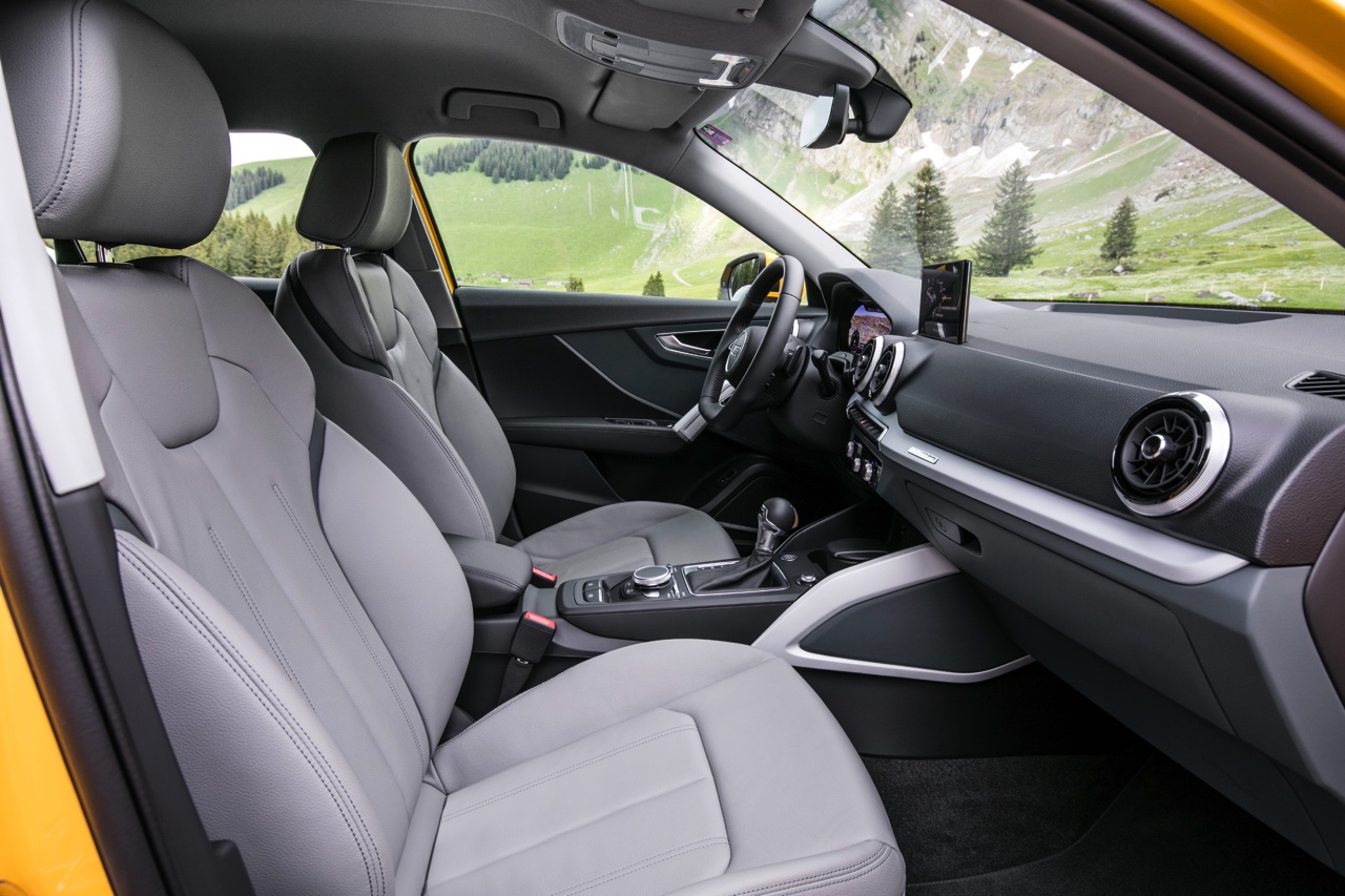 Autotest Audi Q2, een nieuwe compacte SUV met verfrissende design, goede basisuitrusting en fijne motoren. AutoVandaag test de Q2 1.0 TFSI en Q2 2.0 TDI quattro.