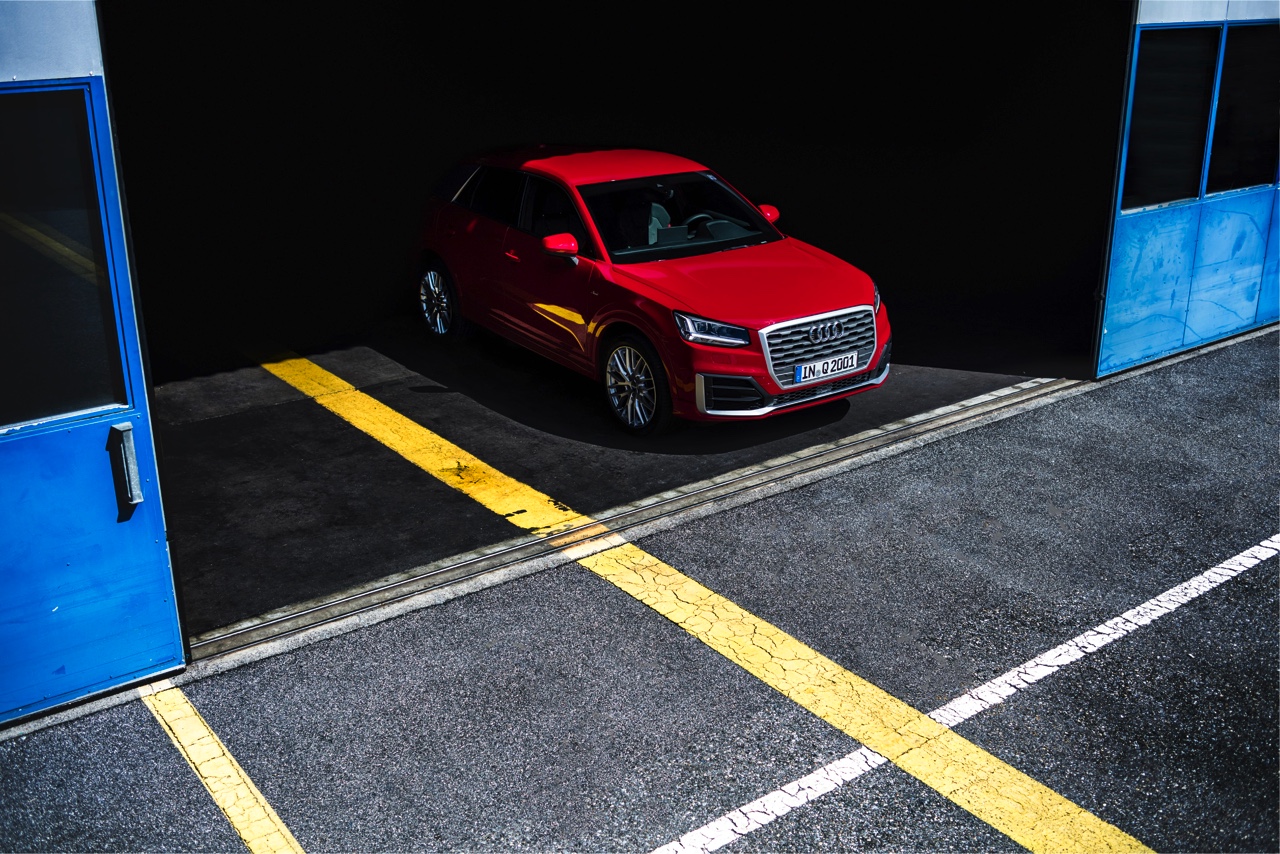 Autotest Audi Q2, een nieuwe compacte SUV met verfrissende design, goede basisuitrusting en fijne motoren. AutoVandaag test de Q2 1.0 TFSI en Q2 2.0 TDI quattro.