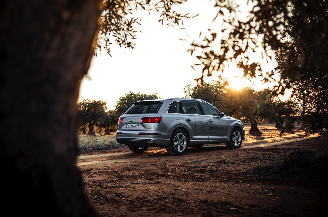 Autotest Audi Q7 3.0 TDI e-tron quattro, de plug-in hybride SUV met 373 pk en 700 Nm speelt baas boven baas met veel comfort, alle luxe en een slim hybride brein.