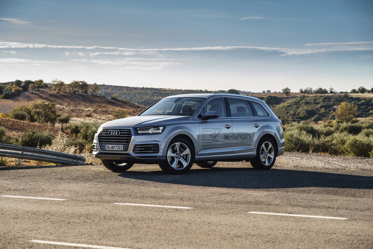 Autotest Audi Q7 3.0 TDI e-tron quattro, de plug-in hybride SUV met 373 pk en 700 Nm speelt baas boven baas met veel comfort, alle luxe en een slim hybride brein.