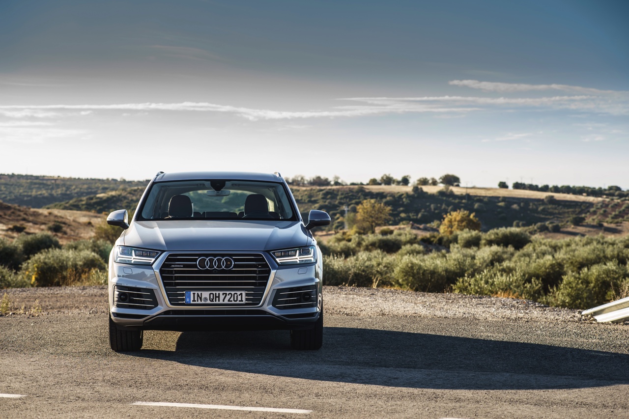 Autotest Audi Q7 3.0 TDI e-tron quattro, de plug-in hybride SUV met 373 pk en 700 Nm speelt baas boven baas met veel comfort, alle luxe en een slim hybride brein.