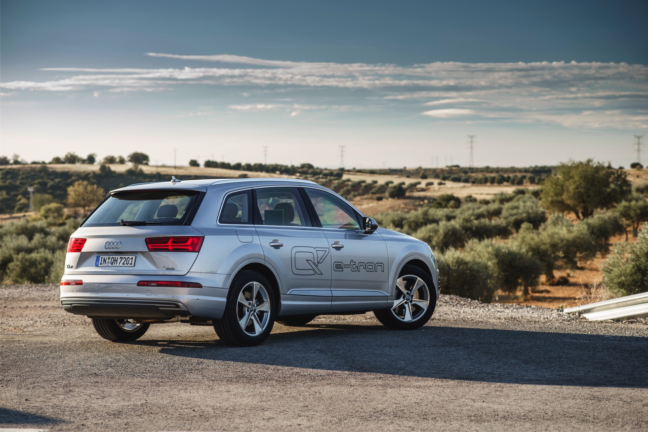 Autotest Audi Q7 3.0 TDI e-tron quattro, de plug-in hybride SUV met 373 pk en 700 Nm speelt baas boven baas met veel comfort, alle luxe en een slim hybride brein.