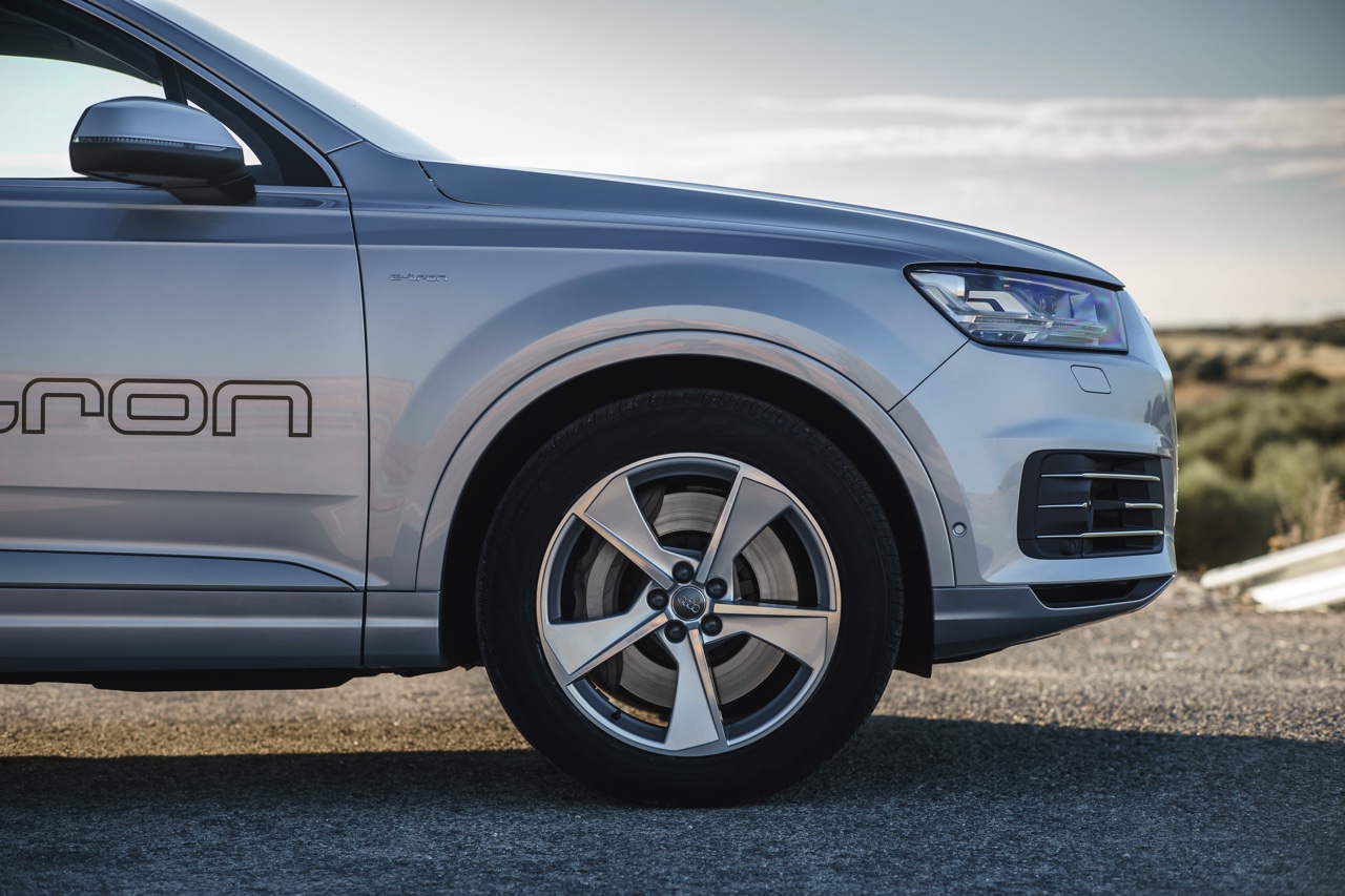 Autotest Audi Q7 3.0 TDI e-tron quattro, de plug-in hybride SUV met 373 pk en 700 Nm speelt baas boven baas met veel comfort, alle luxe en een slim hybride brein.