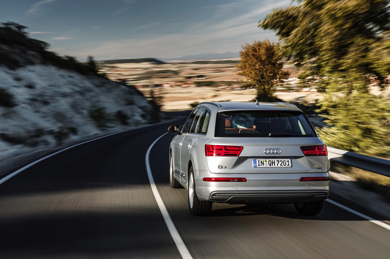 Autotest Audi Q7 3.0 TDI e-tron quattro, de plug-in hybride SUV met 373 pk en 700 Nm speelt baas boven baas met veel comfort, alle luxe en een slim hybride brein.