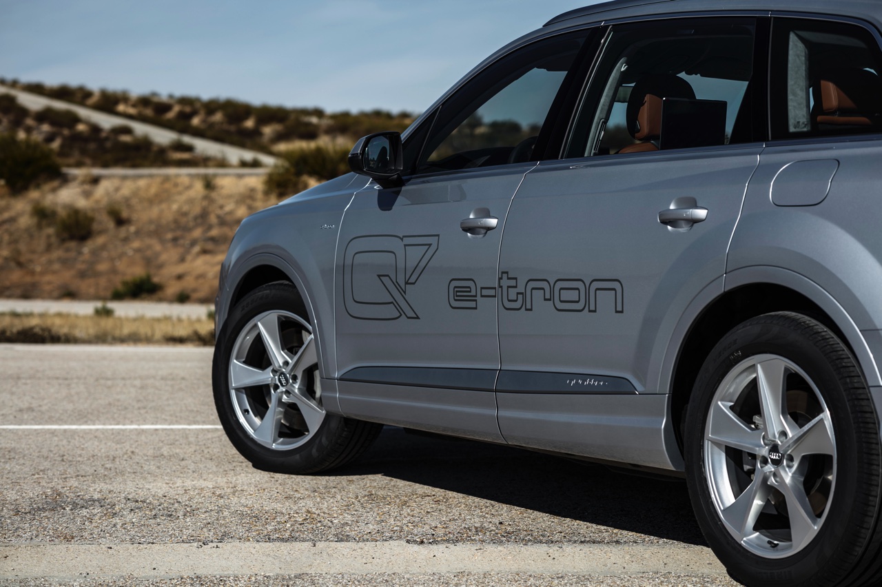 Autotest Audi Q7 3.0 TDI e-tron quattro, de plug-in hybride SUV met 373 pk en 700 Nm speelt baas boven baas met veel comfort, alle luxe en een slim hybride brein.