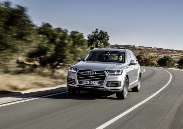 Prijzen en uitvoeringen van de Audi Q7 e-tron 3.0 TDI bekend. Audi houdt vast aan de richtprijs en prijst de Q7 plug-in hybride met 15% bijtelling op 85.000 euro.