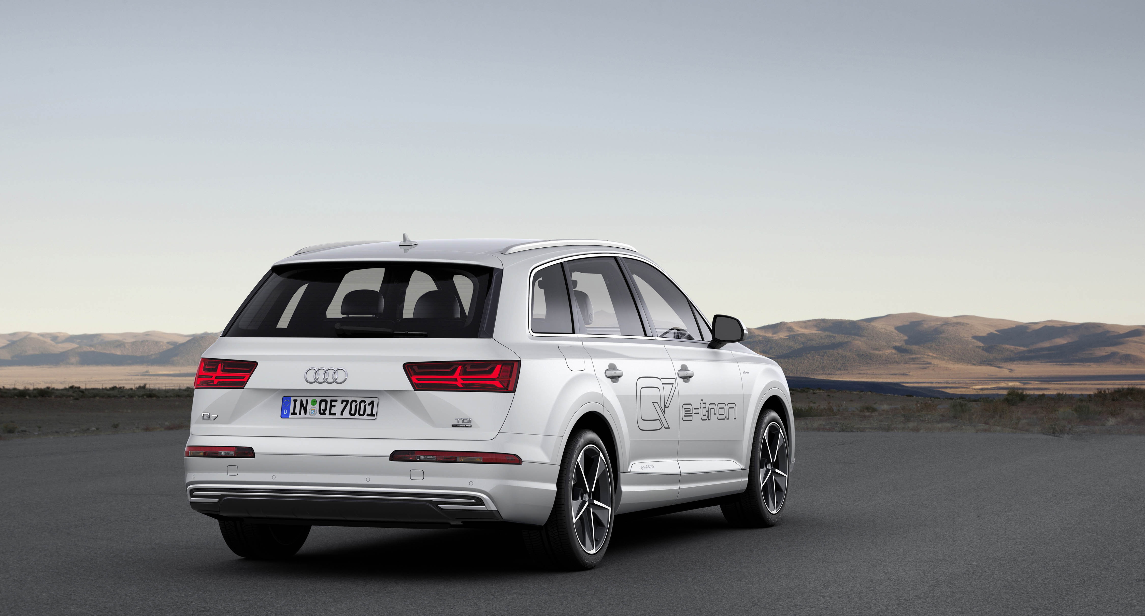 Audi raamt de prijs van de Q7 e-tron op circa 85.000 euro. De plug-in hybride komt in 2016 op de markt met 15% bijtelling.