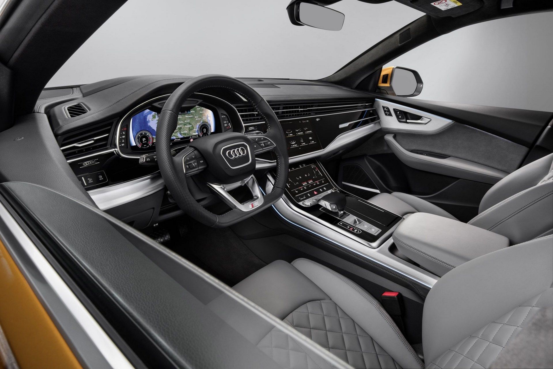 De eerste foto's van de Audi Q8 zijn uitgelekt.