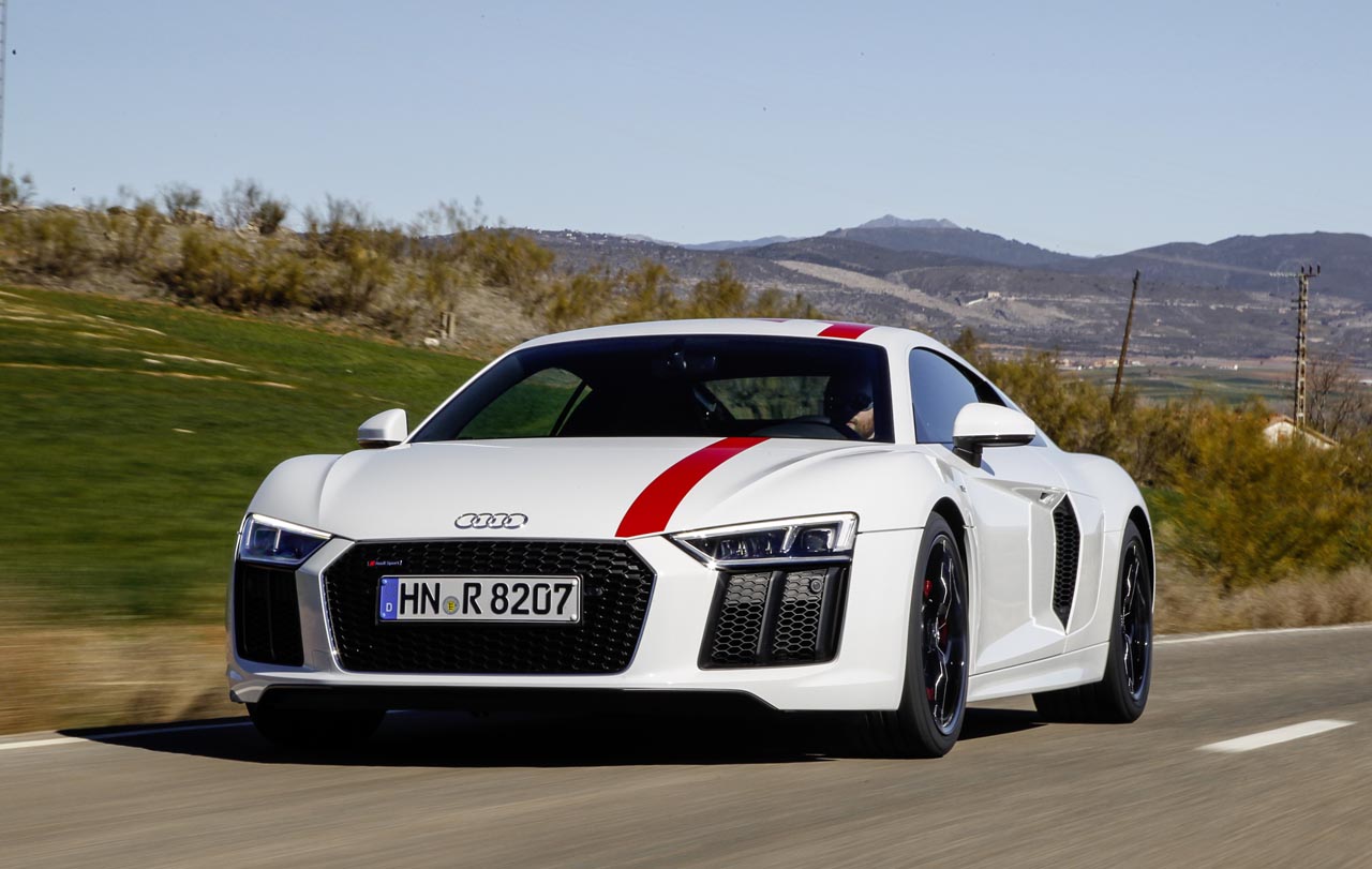Audi lanceert met de R8 RWS een volledig achterwiel aangedreven topsporter.