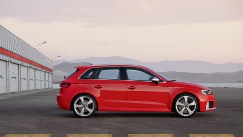 Halverwege volgend jaar komt er een nieuwe Audi RS3, maakt Audi vandaag bekend. Er is geen sprake van downsizing: hij heeft gewoon weer een dikke vijfcilinder.
