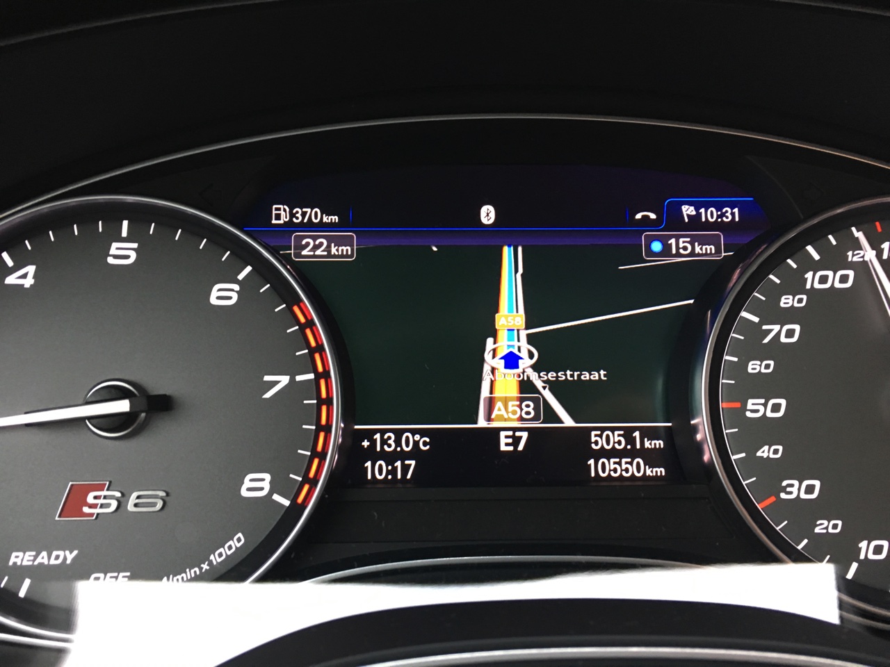 Autotest Audi S6 Avant, waarmee we begeleid door V8 en muzikale soundtracks de kerstmarkt in Duitsland op zoeken. Hoeveel voorsprong heeft de snelle A6 nog?