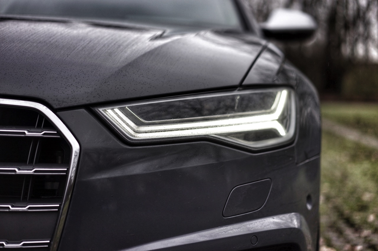 Autotest Audi S6 Avant, waarmee we begeleid door V8 en muzikale soundtracks de kerstmarkt in Duitsland op zoeken. Hoeveel voorsprong heeft de snelle A6 nog?