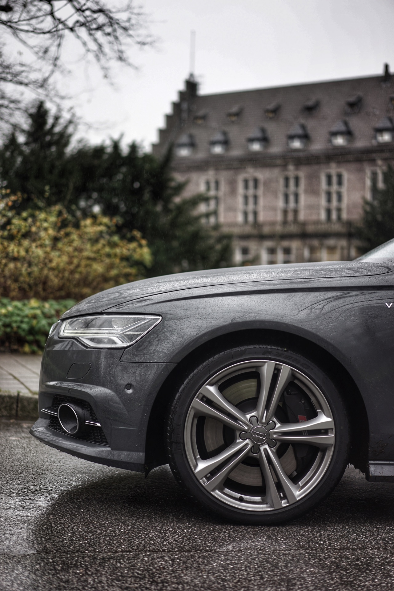 Autotest Audi S6 Avant, waarmee we begeleid door V8 en muzikale soundtracks de kerstmarkt in Duitsland op zoeken. Hoeveel voorsprong heeft de snelle A6 nog?
