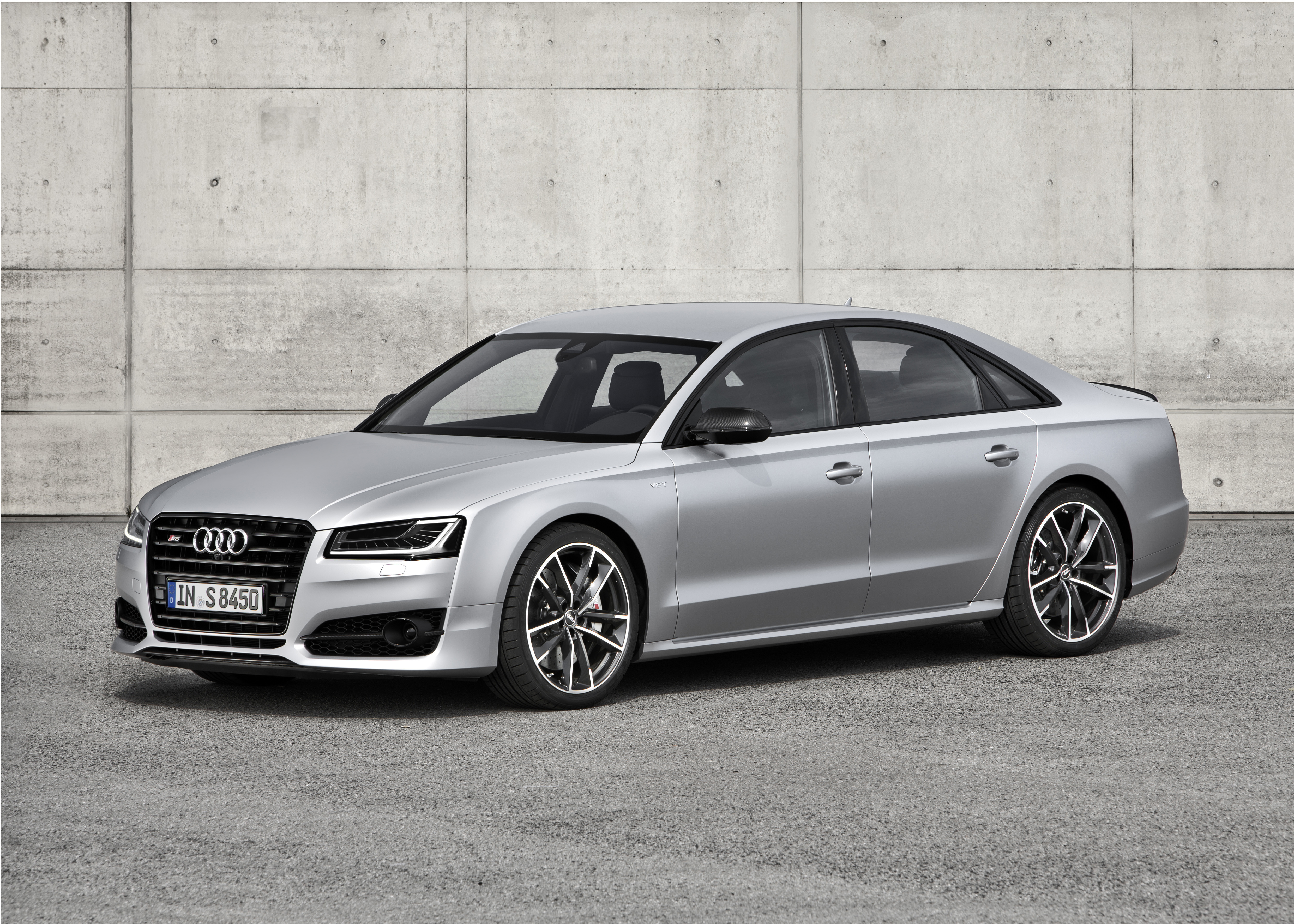 Audi S8 plus krijgt gezelschap van S8 Sport Edition, een extra versie van de reguliere S8 met maar 1000 euro meerprijs.