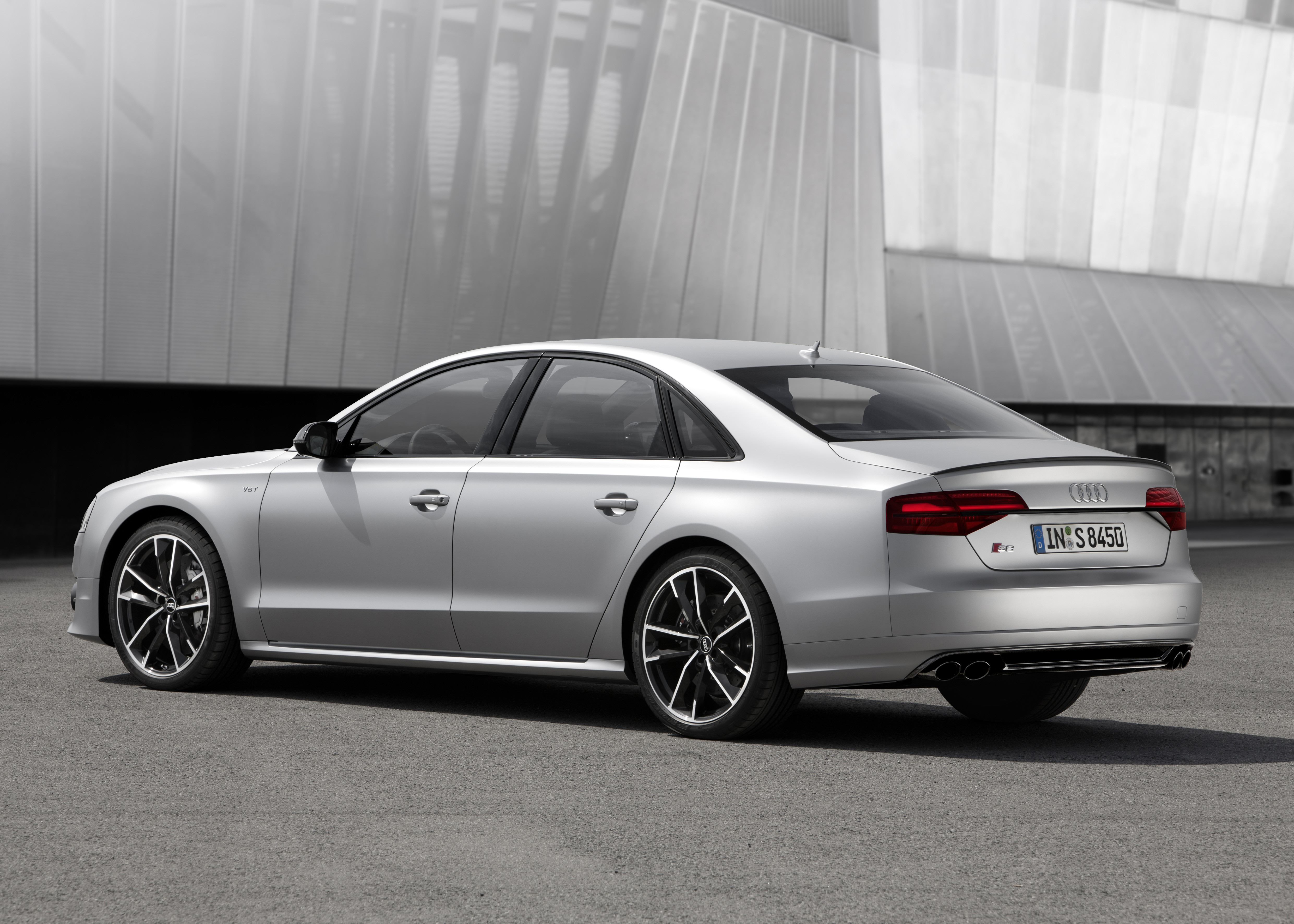 Audi S8 plus krijgt gezelschap van S8 Sport Edition, een extra versie van de reguliere S8 met maar 1000 euro meerprijs.