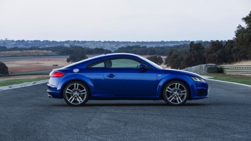 Rijtest nieuwe Audi TT 2.0 TFSI en 2.0 TDI met 20% bijtelling. Eind 2014 staat hij in de showroom: gemener, lichter en voorzien van een prachtig interieur.