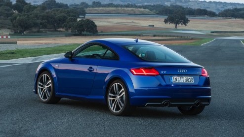 Rijtest nieuwe Audi TT 2.0 TFSI en 2.0 TDI met 20% bijtelling. Eind 2014 staat hij in de showroom: gemener, lichter en voorzien van een prachtig interieur.