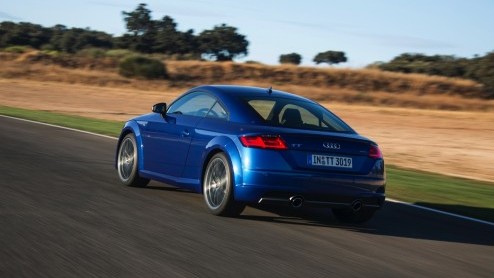 Rijtest nieuwe Audi TT 2.0 TFSI en 2.0 TDI met 20% bijtelling. Eind 2014 staat hij in de showroom: gemener, lichter en voorzien van een prachtig interieur.