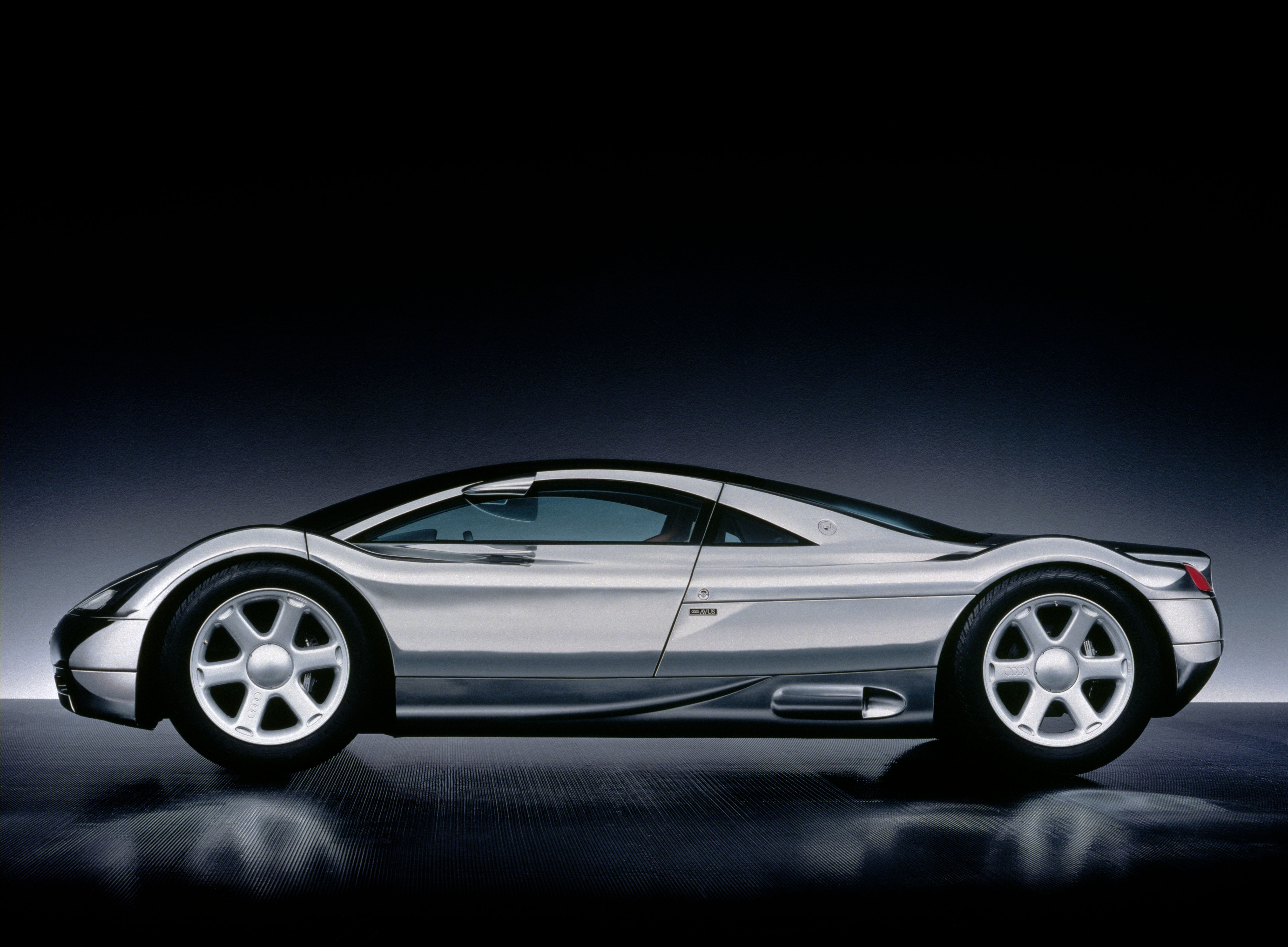 Audi naar Techno Classica Essen met bijzondere concept cars zoals de quattro Spyder en Avus quattro.