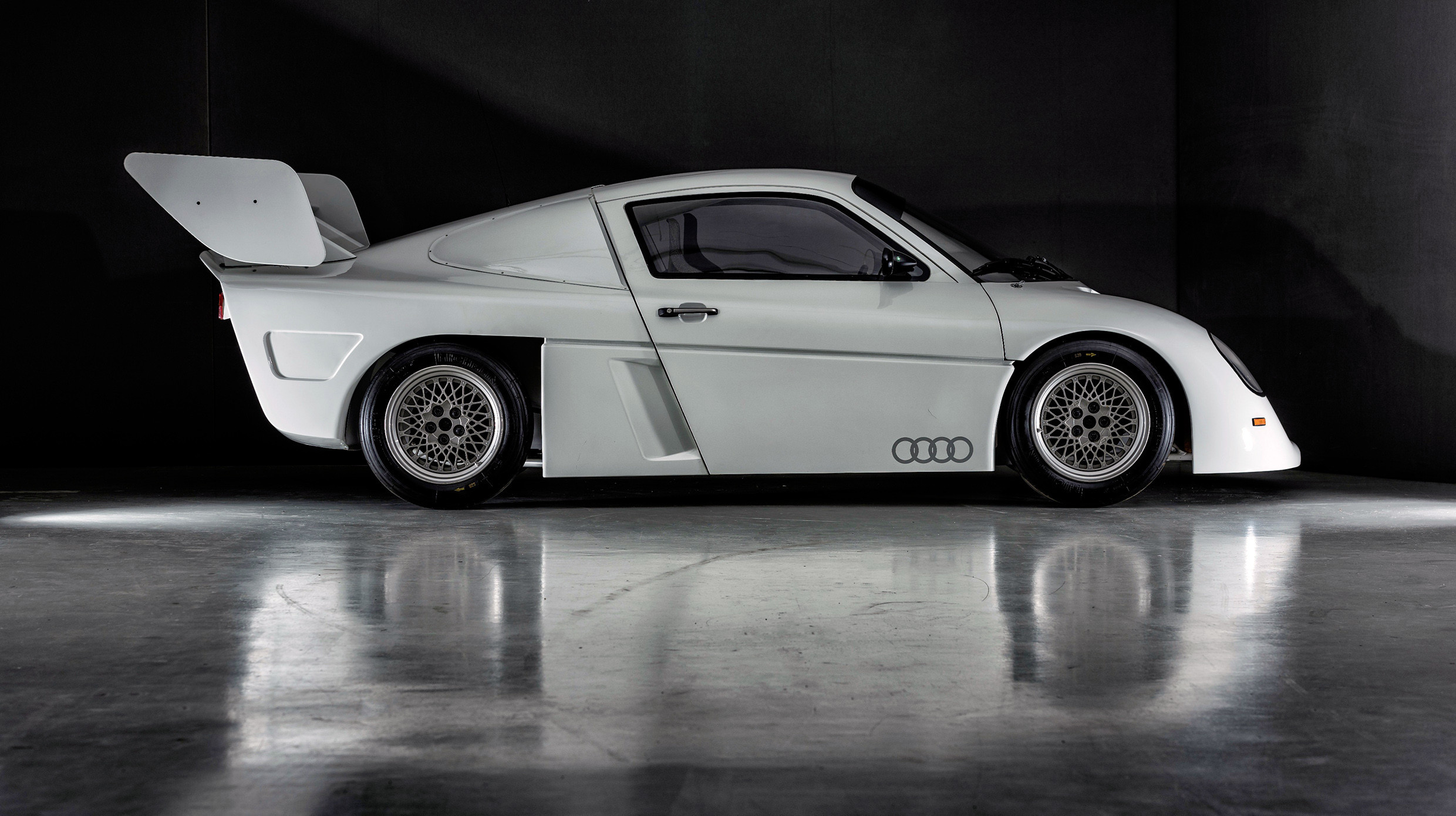 Audi naar Techno Classica Essen met bijzondere concept cars zoals de quattro Spyder en Avus quattro.