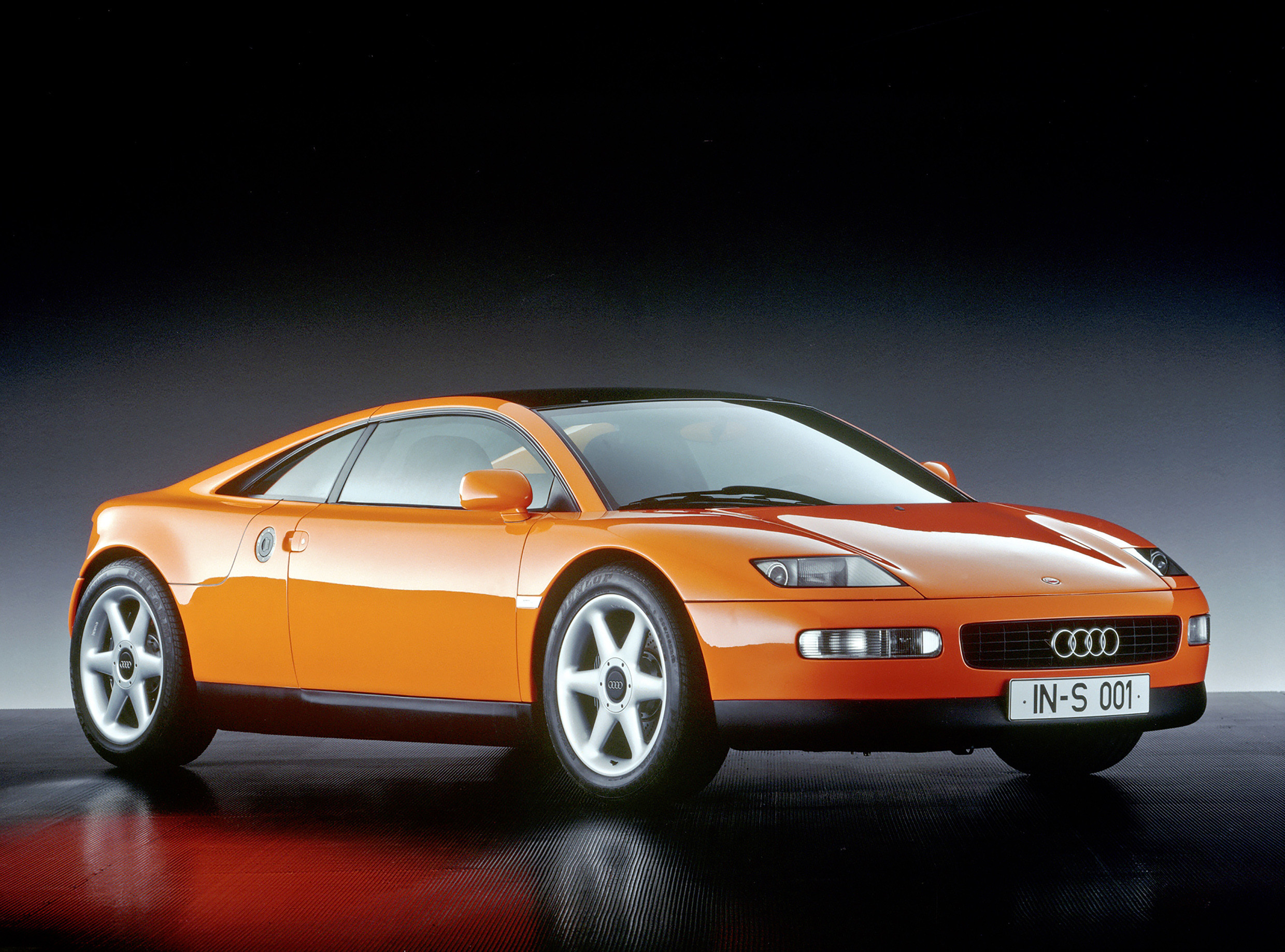 Audi naar Techno Classica Essen met bijzondere concept cars zoals de quattro Spyder en Avus quattro.