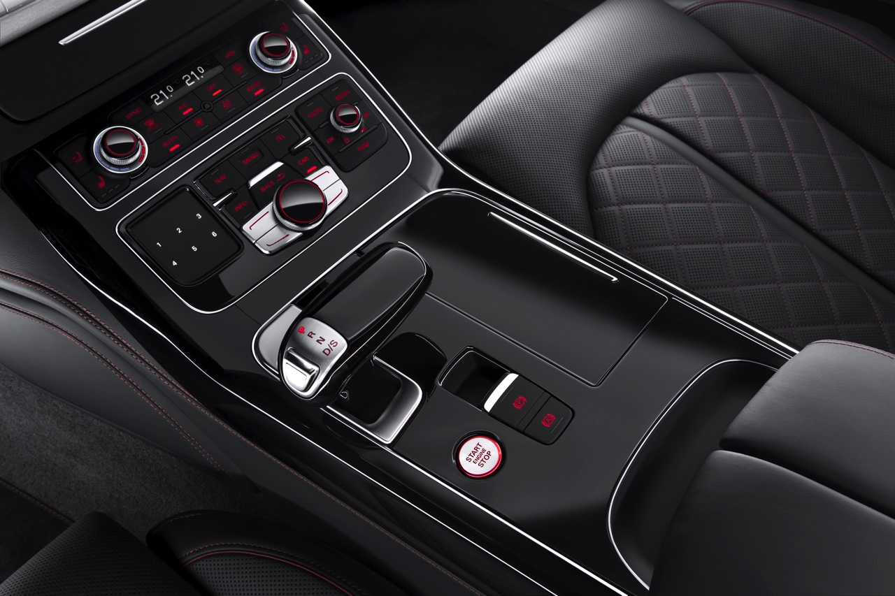 Baas boven baas met de Audi S8 plus, die dankzij extra vermogen en aangedikte looks de snelste limousine van de markt is met 605 pk en 750 Nm.