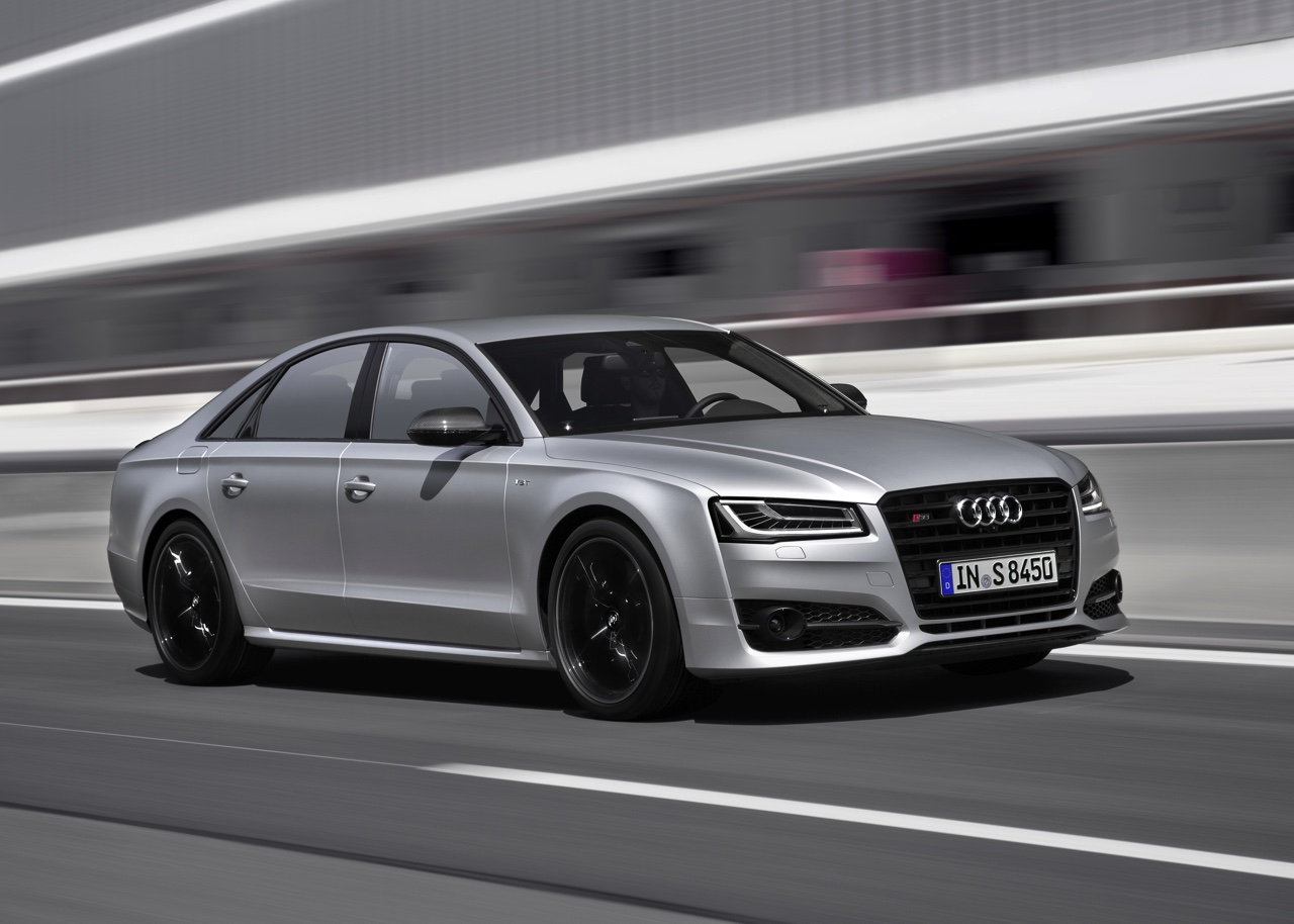 Baas boven baas met de Audi S8 plus, die dankzij extra vermogen en aangedikte looks de snelste limousine van de markt is met 605 pk en 750 Nm.