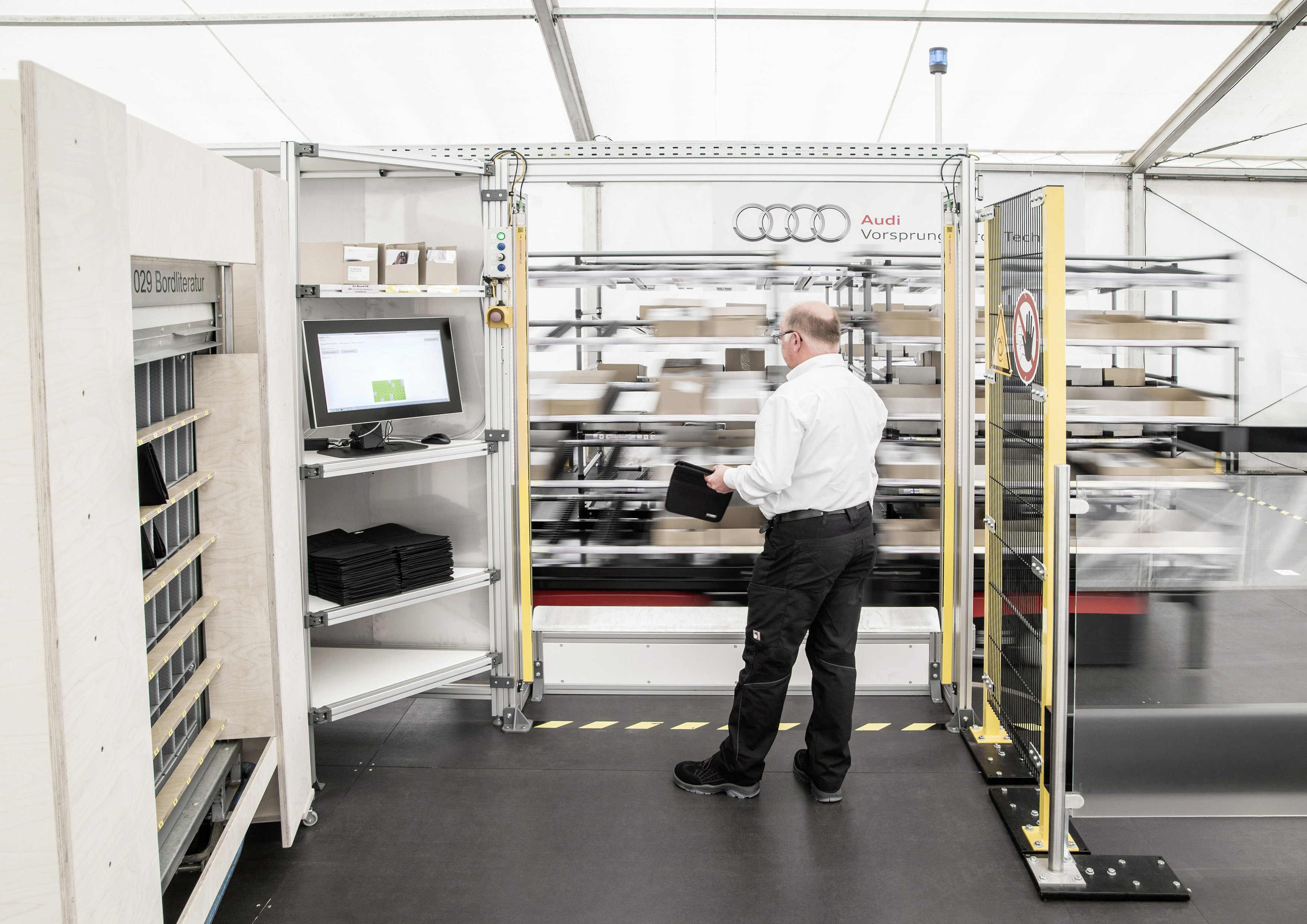 Audi gaat robottransporters toepassen in zijn fabrieken zodat onderdelen automatisch naar het fabriekspersoneel toe komen.