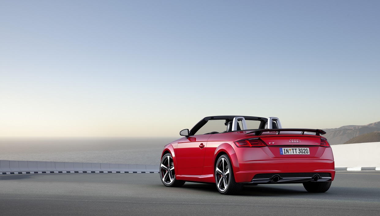 Audi presenteert de TT in een nieuwe, sportieve uitvoering: de Competition. Voor de sportieve rijder die een TTS net even te prijzig vindt biedt de TT Competition uitkomst.