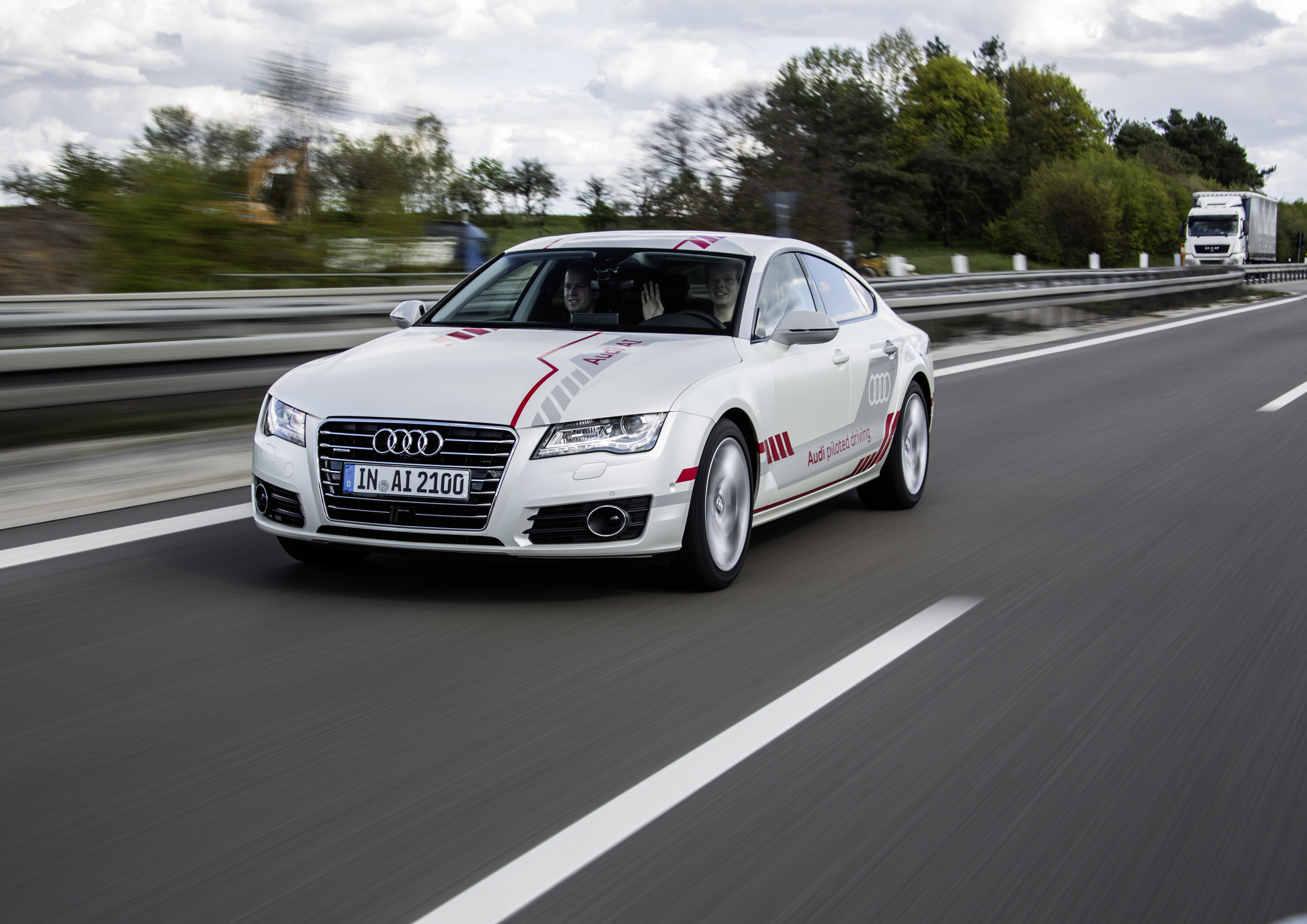 Audi test car-to-x-communicatie met infrastructuur en communicatie op de Autobahn in zes verschillende projecten.