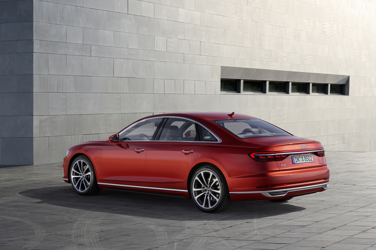 Audi lanceert de nieuwe 5,13 meter lange A8 op de komende IAA en zet de auto medio december in de showroom.