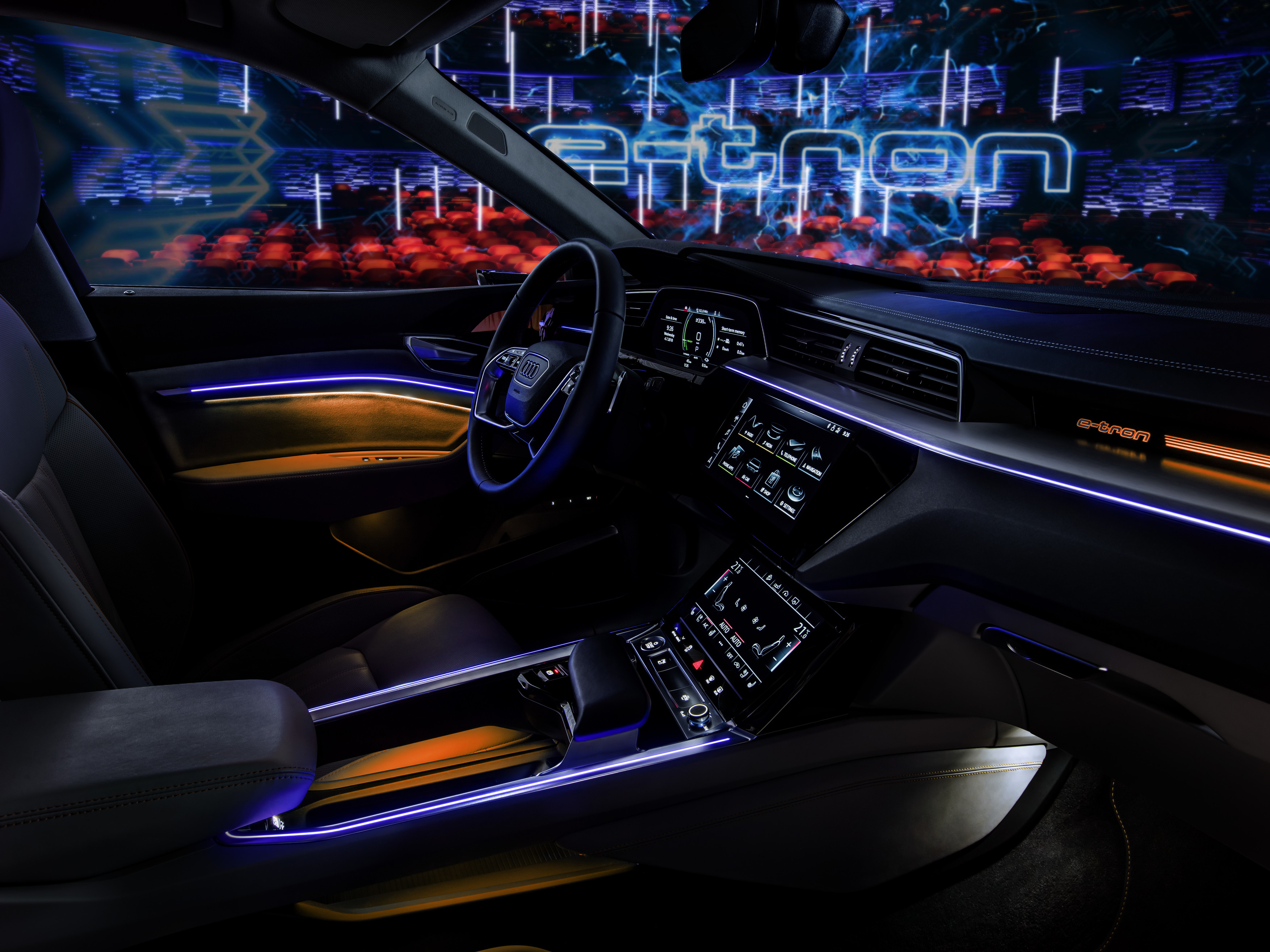 Audi laat het interieur van de nieuwe elektrische e-tron zien met een Bang & Olufsen sound system.