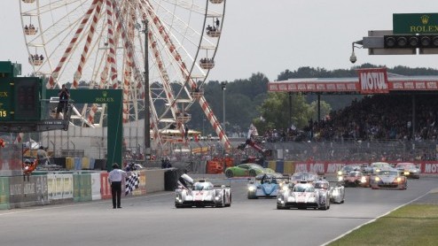 Audi heeft voor het vijfde jaar op rij de befaamde langeafstandsrace 24 Uur van Le Mans gewonnen.